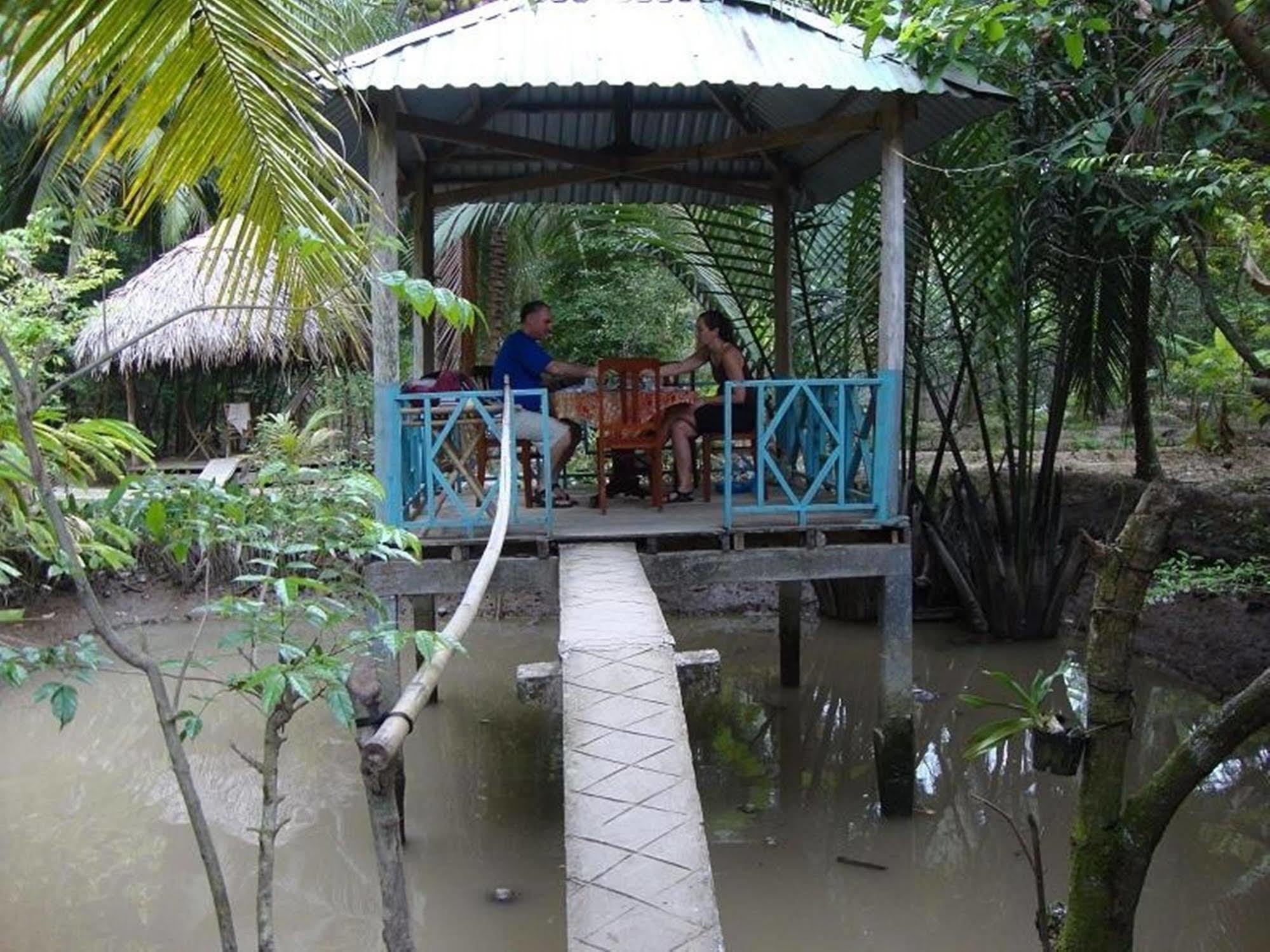 Hôtel Oasis à Ben Tre Extérieur photo