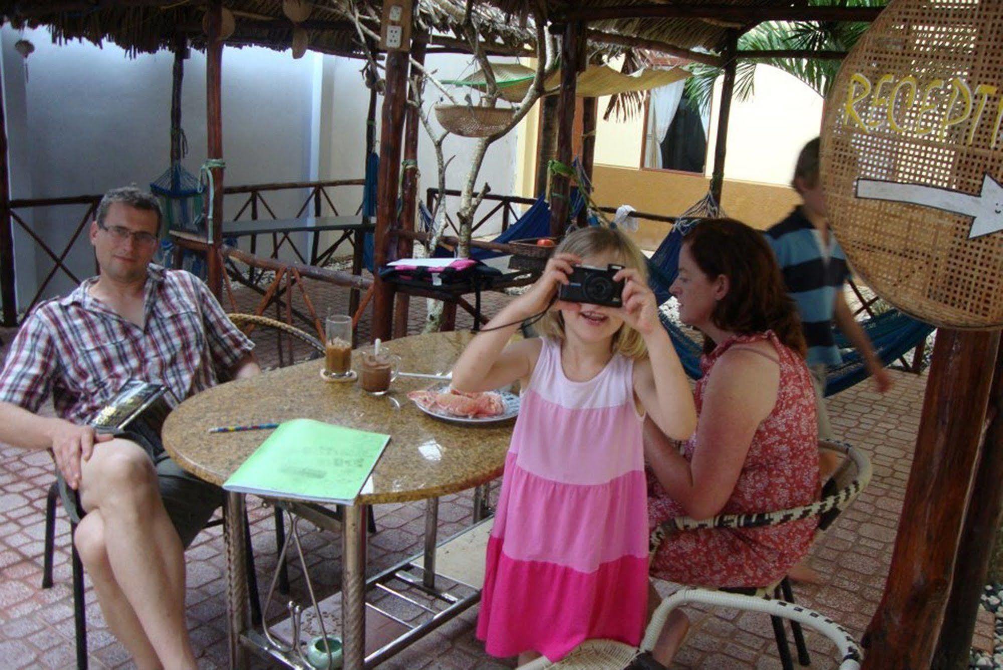 Hôtel Oasis à Ben Tre Extérieur photo